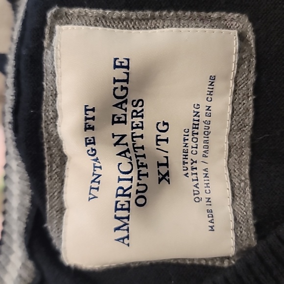 Men's American Eagle  V neck Sweater - Picture 4 of 4